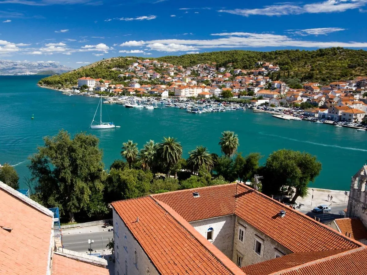 Apartment In Trogir With Sea View, Balcony, Air Conditioning, W-Lan 5055-2 0*,