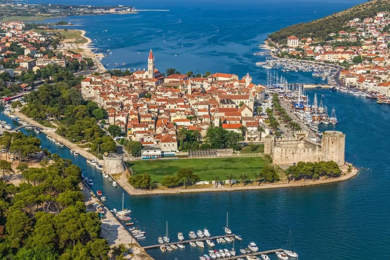 Apartment In Trogir With Sea View, Balcony, Air Conditioning, W-Lan 5055-2
